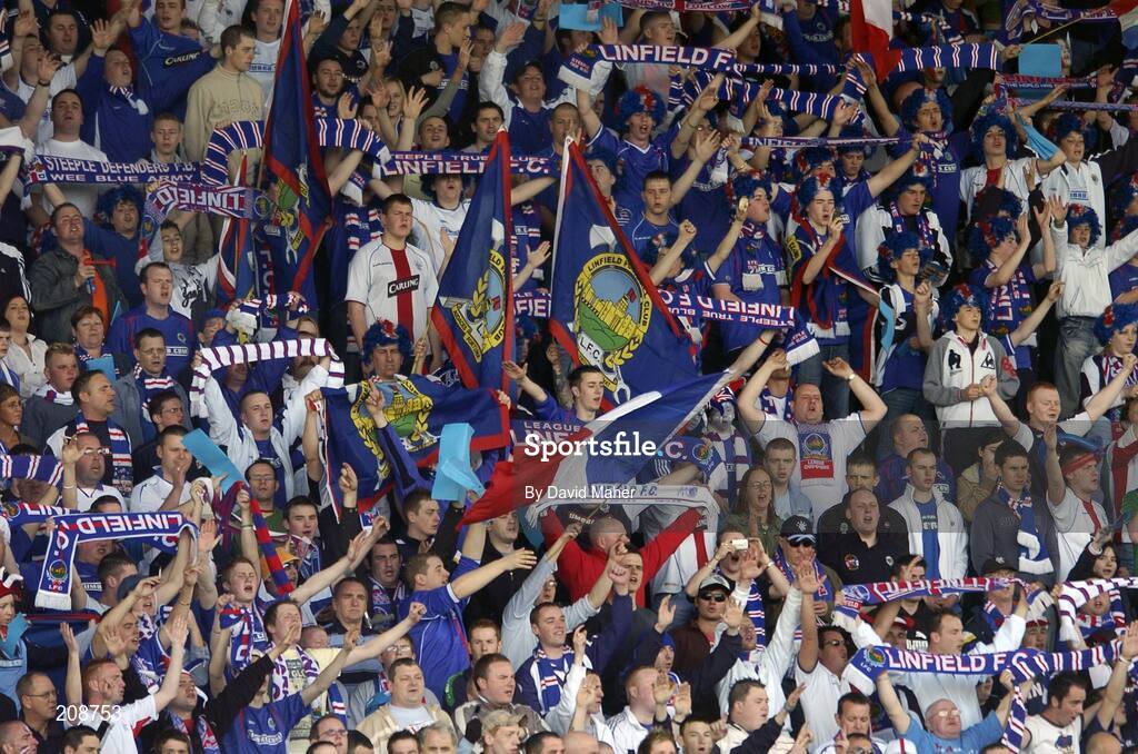 6 May 2006; Linfield supporters. Nationwide Irish Cup final, Glentoran v Linfield, Windsor Park, Belfast. Picture credit: David Maher / SPORTSFILE
