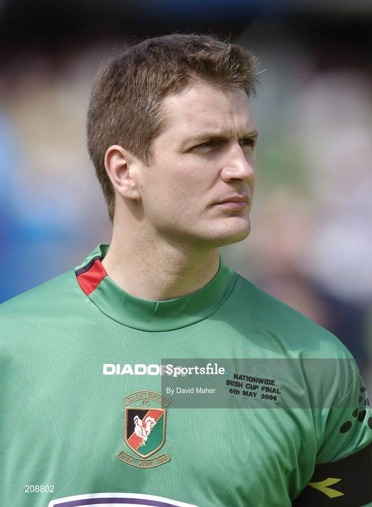6 May 2006; Colin Nixon, Glentoran. Nationwide Irish Cup final, Glentoran v Linfield, Windsor Park, Belfast. Picture credit: David Maher / SPORTSFILE