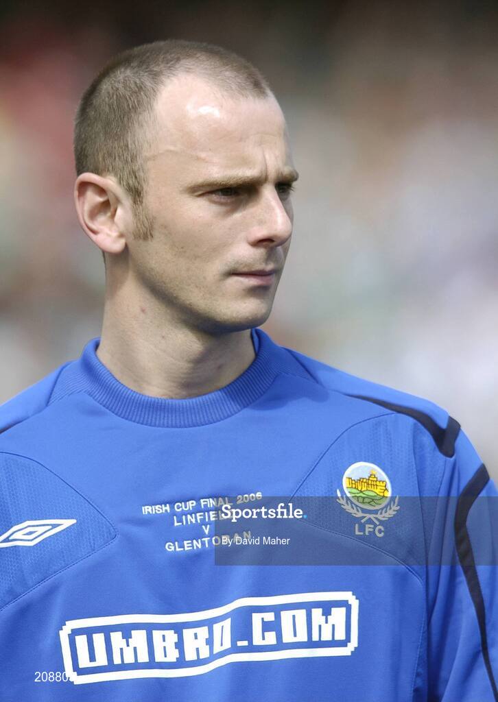 6 May 2006; Pat McShane, Linfield. Nationwide Irish Cup final, Glentoran v Linfield, Windsor Park, Belfast. Picture credit: David Maher / SPORTSFILE
