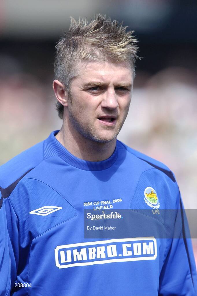 6 May 2006; William Murphy, Linfield. Nationwide Irish Cup final, Glentoran v Linfield, Windsor Park, Belfast. Picture credit: David Maher / SPORTSFILE