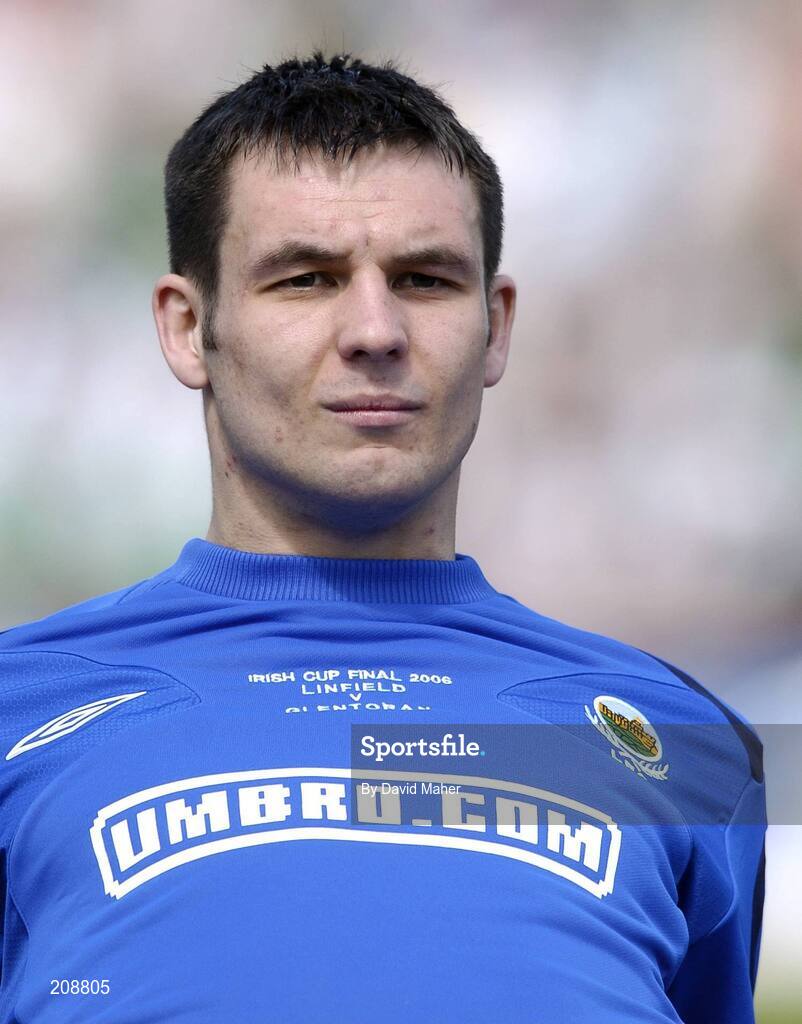 6 May 2006; Jim Ervin, Linfield. Nationwide Irish Cup final, Glentoran v Linfield, Windsor Park, Belfast. Picture credit: David Maher / SPORTSFILE
