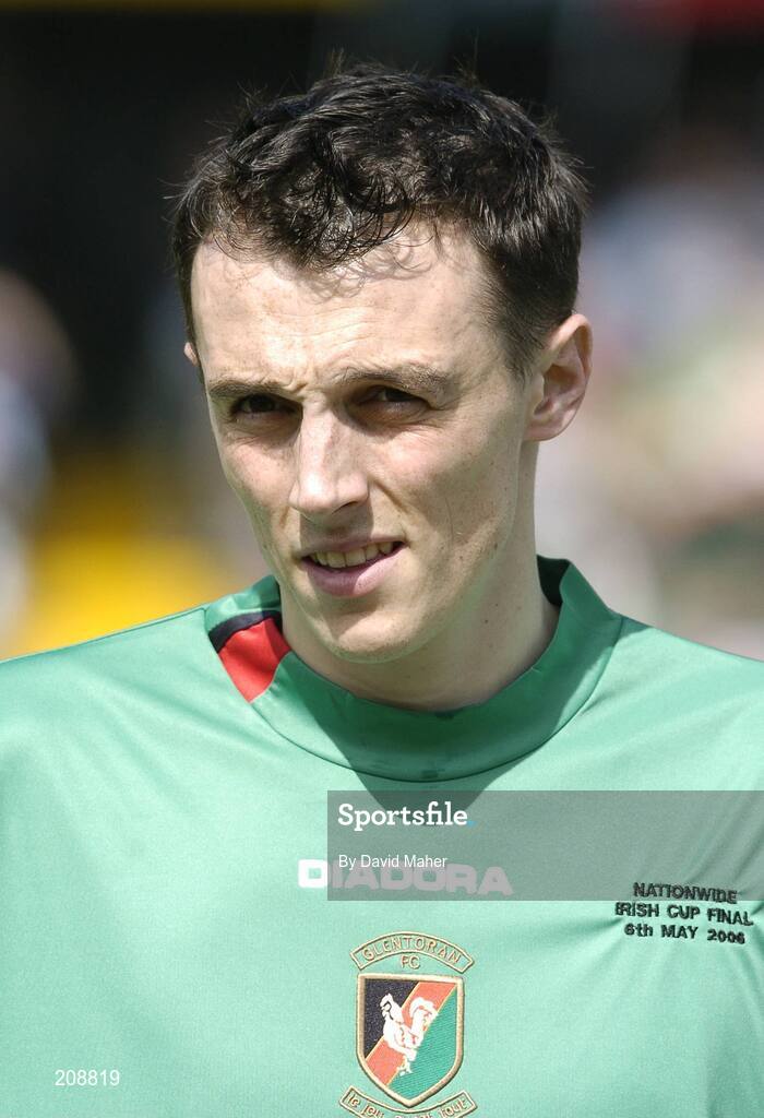 6 May 2006; Michael Halliday, Glentoran. Nationwide Irish Cup final, Glentoran v Linfield, Windsor Park, Belfast. Picture credit: David Maher / SPORTSFILE