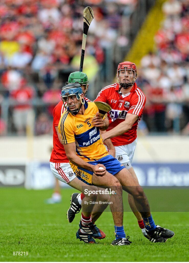 15 June 2014; Brendan Bugler, Clare, in action against Séamus Harnedy, left, and Bill Cooper, Cork. Munster GAA Hurling Senior Championship, Semi-Final, Clare v Cork, Semple Stadium, Thurles, Co. Tipperary. Picture credit: Dáire Brennan / SPORTSFILE