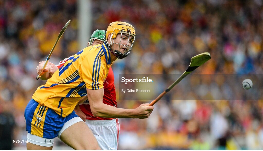 15 June 2014; Peter Duggan, Clare, in action against Daniel Kearney, Cork. Munster GAA Hurling Senior Championship, Semi-Final, Clare v Cork, Semple Stadium, Thurles, Co. Tipperary. Picture credit: Dáire Brennan / SPORTSFILE