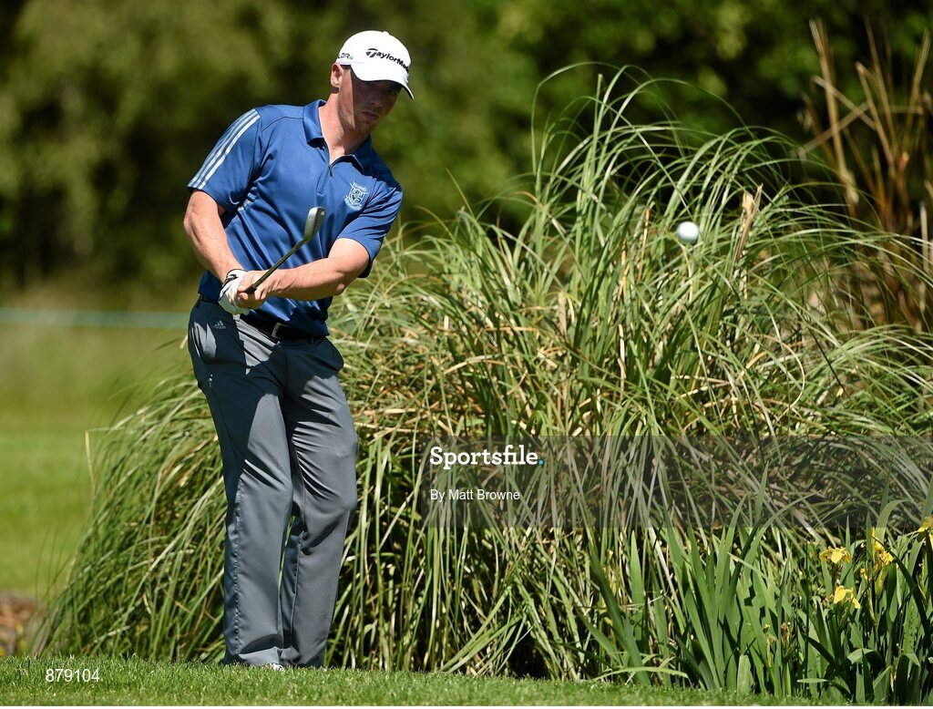 18 June 2014; Cork hurler Anthony Nash chips on to the eight green during the 2014 Irish Open Golf Championship Pro-Am. Fota Island, Cork. Picture credit: Matt Browne / SPORTSFILE