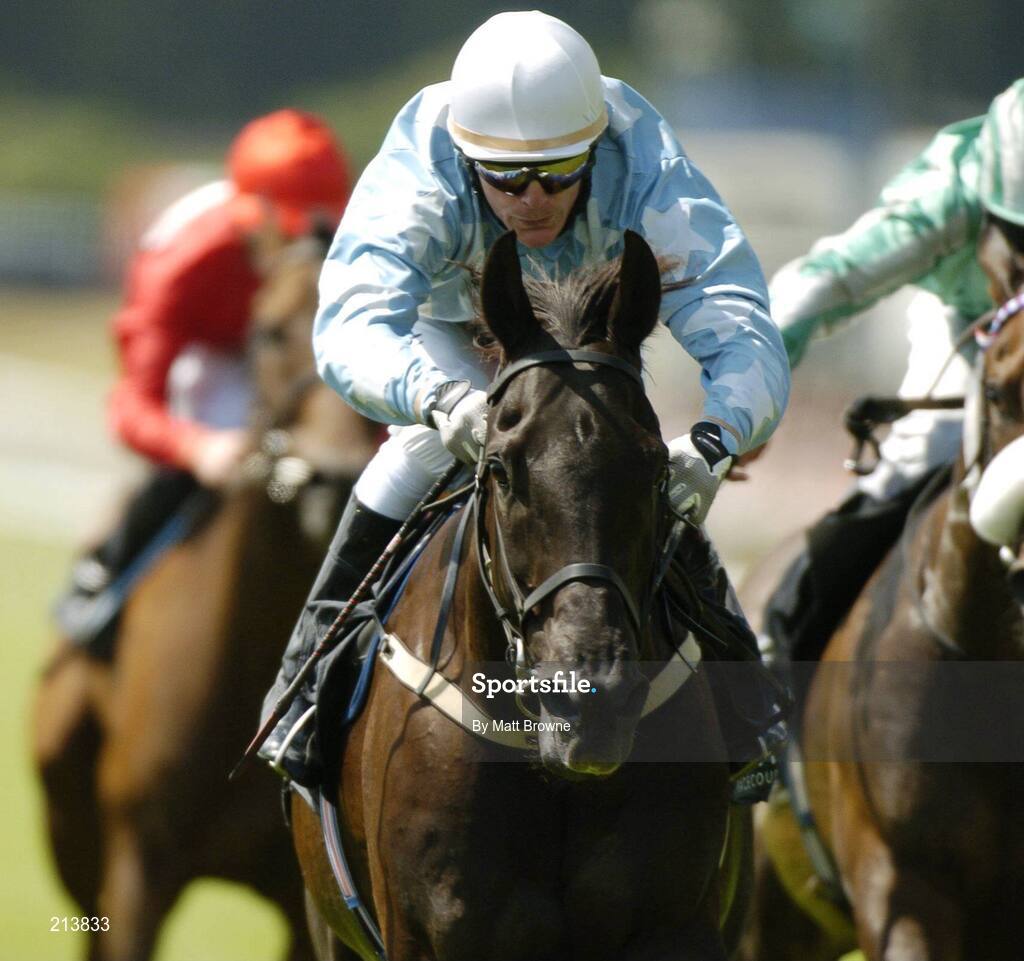 1 July 2006; Crooked Throw, with Kieran Fallon up, on their way to winning the Jordan Town & Country Estate Agents Handicap. The Curragh Racecourse, Co. Kildare. Picture credit: Matt Browne / SPORTSFILE
