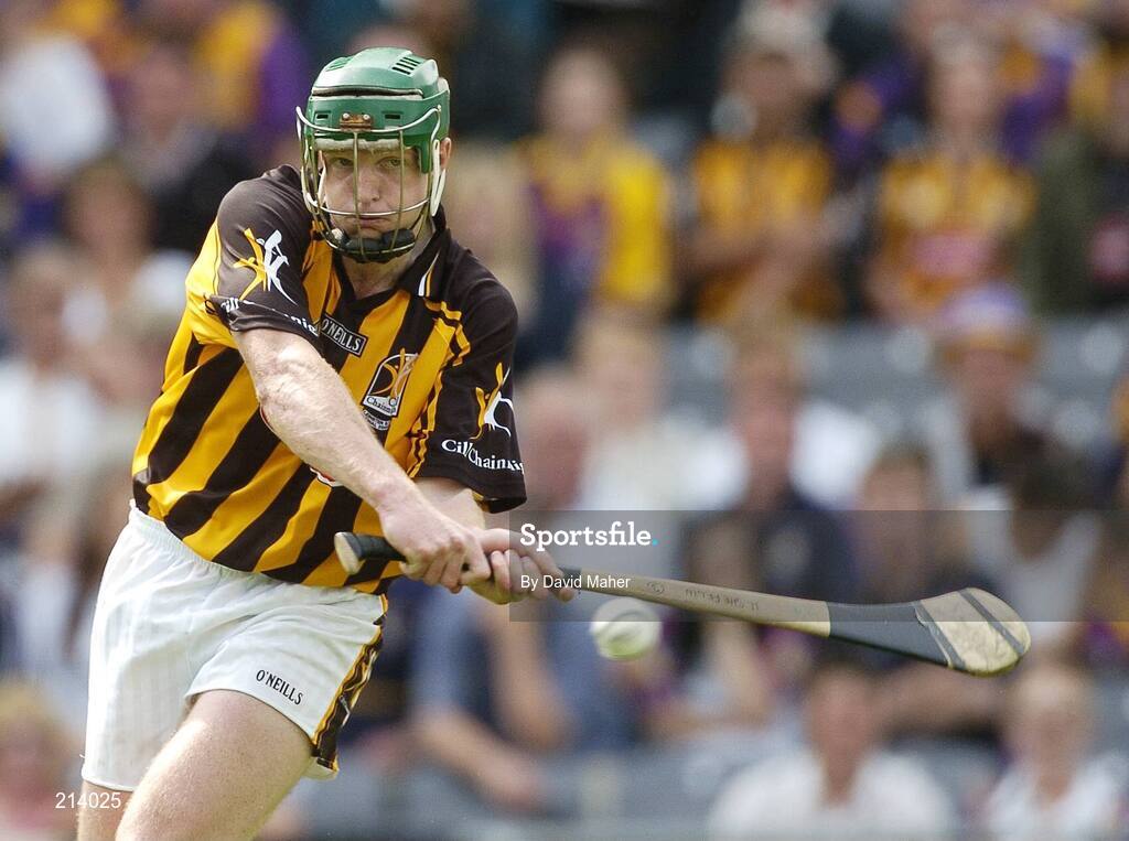 2 July 2006; Henry Shefflin, Kilkenny, watches his shot go wide during the first half. Guinness Leinster Senior Hurling Championship Final, Wexford v Kilkenny, Croke Park, Dublin. Picture credit: David Maher / SPORTSFILE