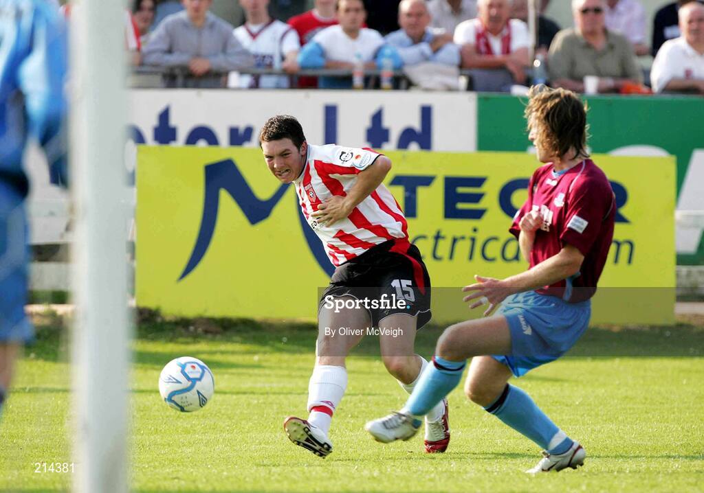 4 July 2006; Kevin Deery, Derry City, in action against Simon Webb, Drogheda United. eircom League Cup, Quarter-Final, Derry City v Drogheda United, Brandywell, Derry. Picture credit: Oliver McVeigh / SPORTSFILE