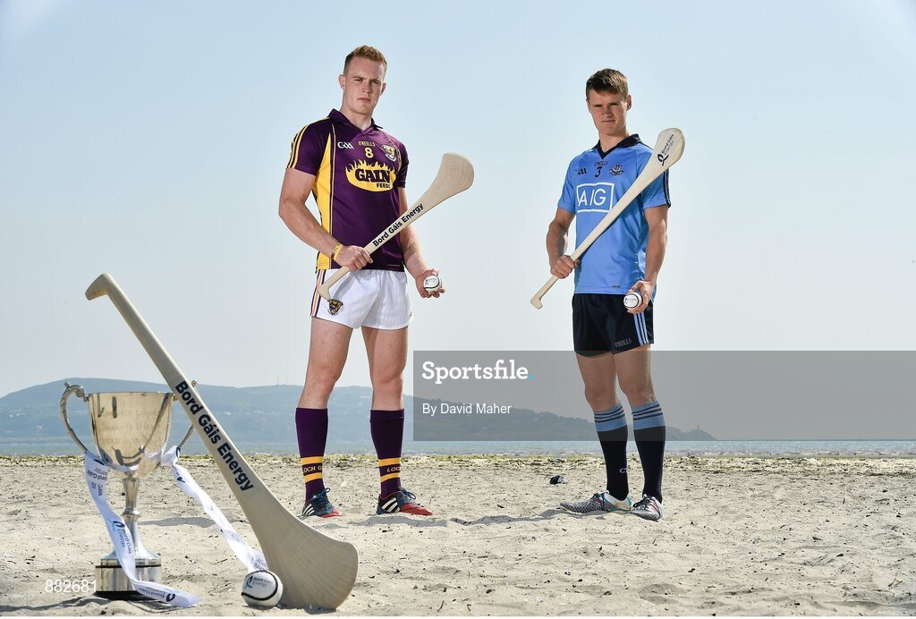1 July 2014: Wexford’s Jack Guiney and Dublin’s Cian O’Callaghan at Dollymount Strand in Dublin today ahead of the Bord Gáis Energy GAA Hurling U-21 Leinster Championship Final at Parnell Park on Wednesday, July 9th at 7.30pm where Dublin will play Wexford. The match will be shown live on TG4 with fans able to vote for their man of the match using the #LaochBGE hashtag on Twitter. Picture credit: David Maher / SPORTSFILE