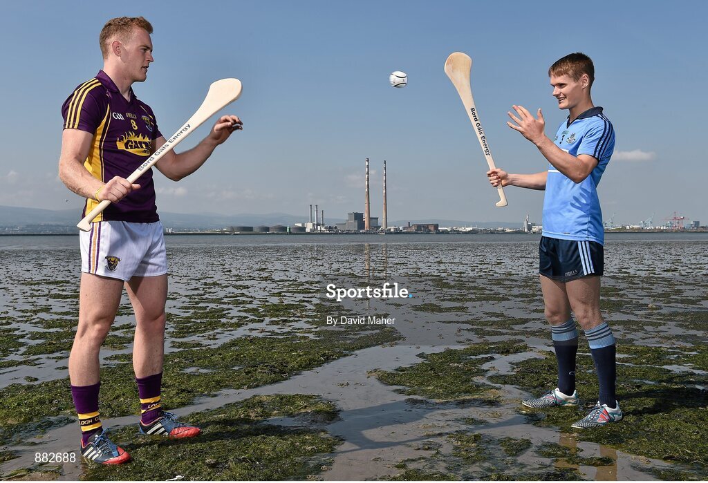 1 July 2014: Wexford’s Jack Guiney and Dublin’s Cian O’Callaghan at Dollymount Strand in Dublin today ahead of the Bord Gáis Energy GAA Hurling U-21 Leinster Championship Final at Parnell Park on Wednesday, July 9th at 7.30pm where Dublin will play Wexford. The match will be shown live on TG4 with fans able to vote for their man of the match using the #LaochBGE hashtag on Twitter. Picture credit: David Maher / SPORTSFILE