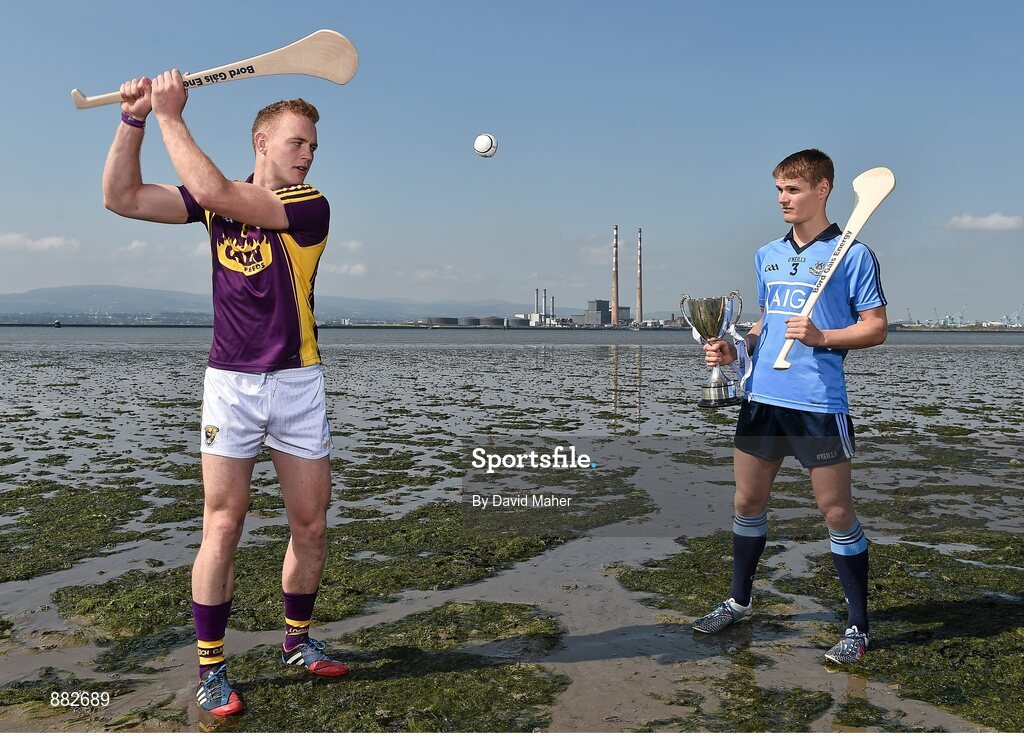 1 July 2014: Wexford’s Jack Guiney and Dublin’s Cian O’Callaghan at Dollymount Strand in Dublin today ahead of the Bord Gáis Energy GAA Hurling U-21 Leinster Championship Final at Parnell Park on Wednesday, July 9th at 7.30pm where Dublin will play Wexford. The match will be shown live on TG4 with fans able to vote for their man of the match using the #LaochBGE hashtag on Twitter. Picture credit: David Maher / SPORTSFILE