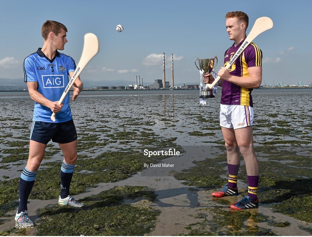 1 July 2014: Dublin’s Cian O’Callaghan and Wexford’s Jack Guiney at Dollymount Strand in Dublin today ahead of the Bord Gáis Energy GAA Hurling U-21 Leinster Championship Final at Parnell Park on Wednesday, July 9th at 7.30pm where Dublin will play Wexford. The match will be shown live on TG4 with fans able to vote for their man of the match using the #LaochBGE hashtag on Twitter. Picture credit: David Maher / SPORTSFILE