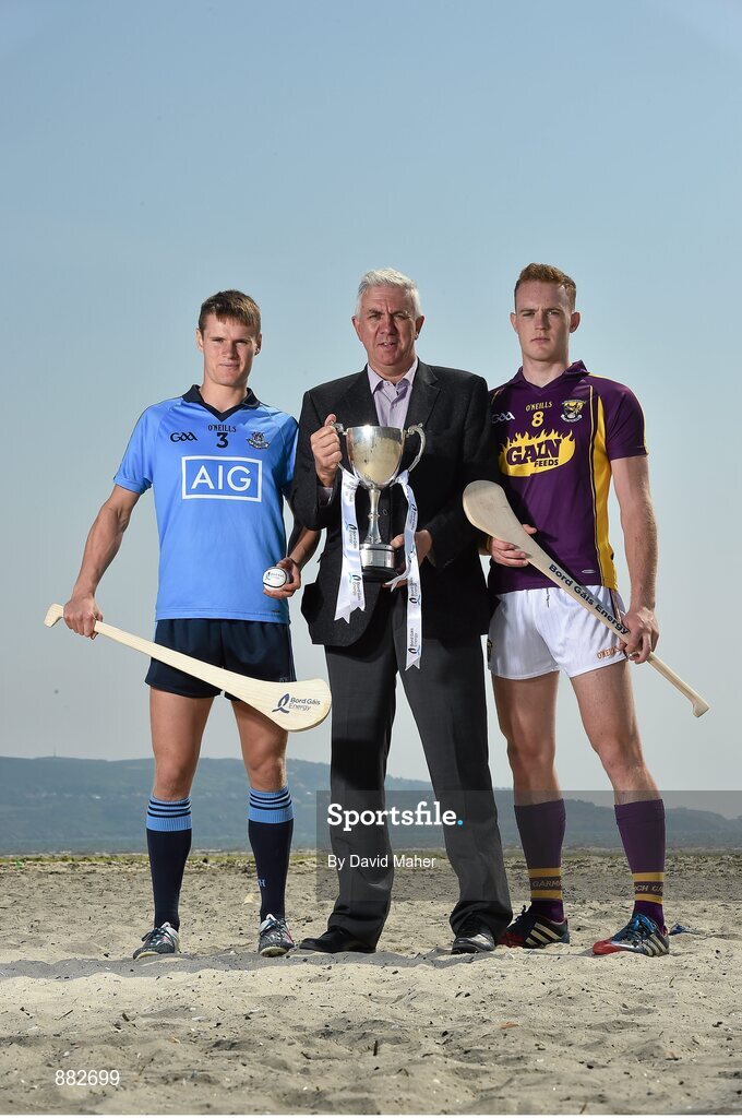1 July 2014: Ger Cunningham, Bord Gais Energy Sports Ambassador, with Dublin’s Cian O’Callaghan and Wexford’s Jack Guiney at Dollymount Strand in Dublin today ahead of the Bord Gáis Energy GAA Hurling U-21 Leinster Championship Final at Parnell Park on Wednesday, July 9th at 7.30pm where Dublin will play Wexford. The match will be shown live on TG4 with fans able to vote for their man of the match using the #LaochBGE hashtag on Twitter. Picture credit: David Maher / SPORTSFILE