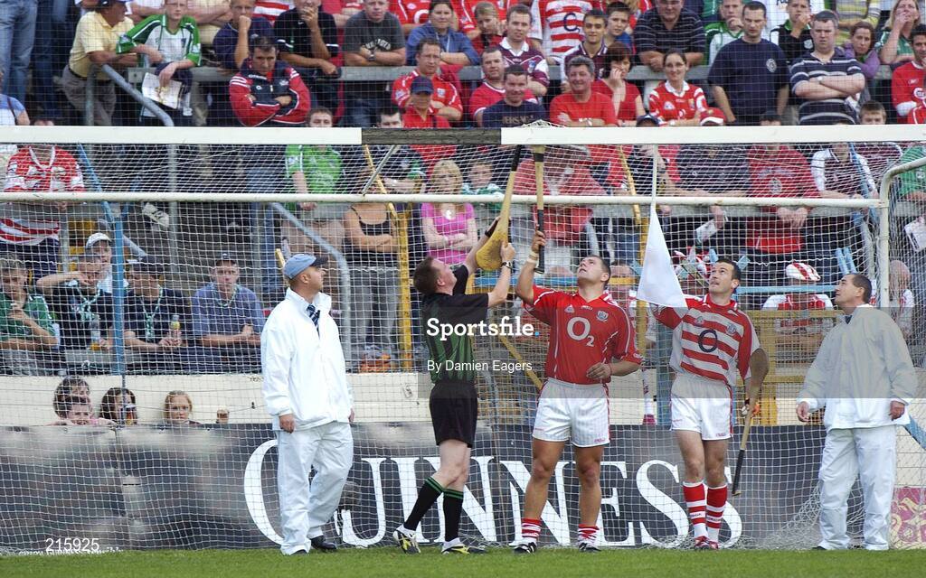 22 July 2006; Referee Eamonn Moris along with Cork goalkeeper Donal Og Cuack and teammate Diarmuid O'Sullivan adjust the net as the two umpires look on. Guinness All-Ireland Senior Hurling Championship Quarter-Final, Cork v Limerick, Semple Stadium, Thurles, Co. Tipperary. Picture credit: Damien Eagers / SPORTSFILE