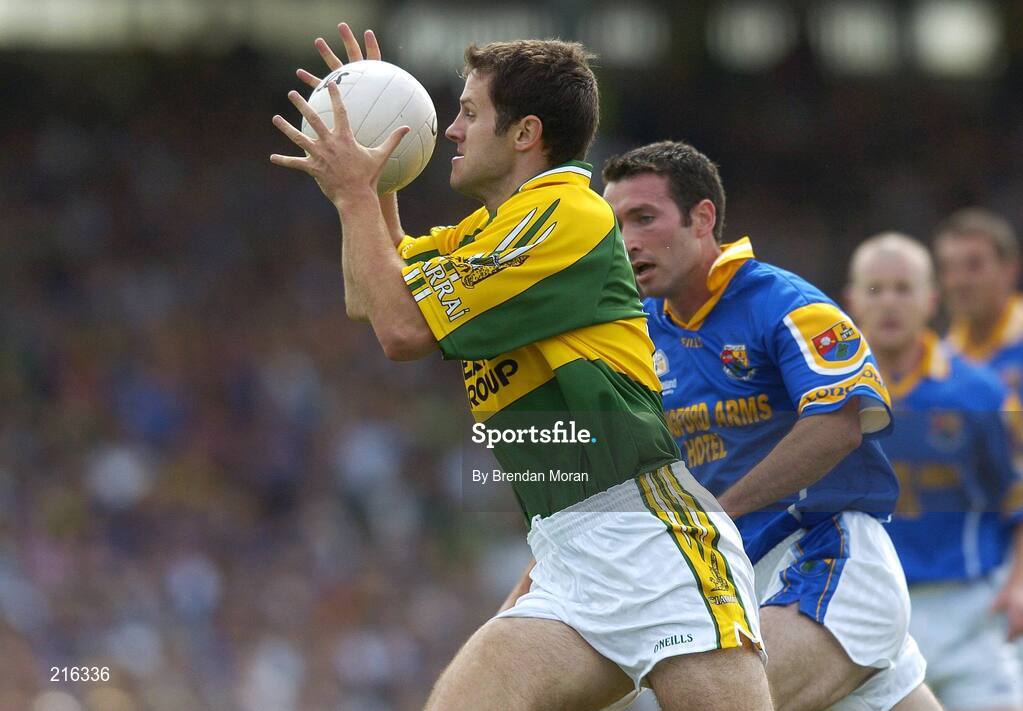 29 July 2006; Eoin Brosnan, Kerry, in action against Trevor Smullen, Longford. Bank of Ireland All-Ireland Senior Football Championship Qualifier, Round 4, Kerry v Longford, Fitzgerald Stadium, Killarney, Co. Kerry. Picture credit; Brendan Moran / SPORTSFILE