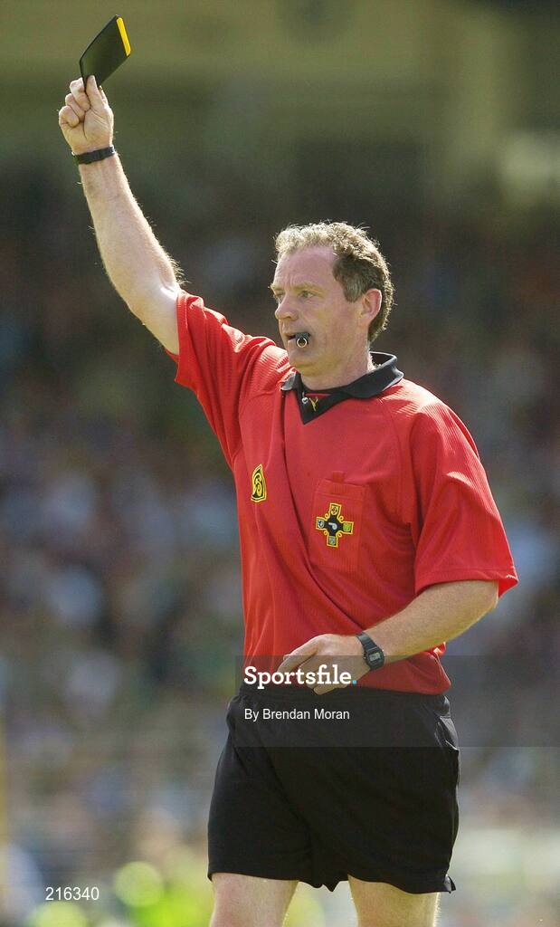 29 July 2006; Referee Vincent Neary issues a caution. Bank of Ireland All-Ireland Senior Football Championship Qualifier, Round 4, Kerry v Longford, Fitzgerald Stadium, Killarney, Co. Kerry. Picture credit; Brendan Moran / SPORTSFILE