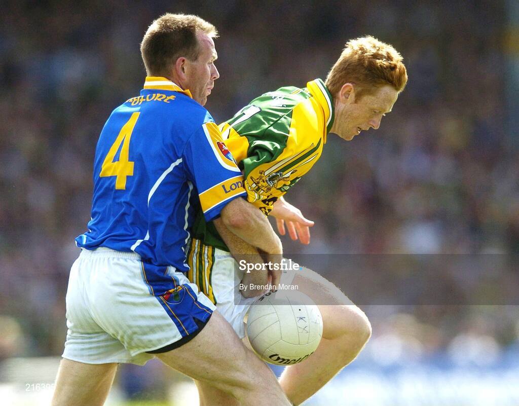 29 July 2006; Colm Cooper, Kerry, in action against Cathal Conefrey, Longford. Bank of Ireland All-Ireland Senior Football Championship Qualifier, Round 4, Kerry v Longford, Fitzgerald Stadium, Killarney, Co. Kerry. Picture credit; Brendan Moran / SPORTSFILE