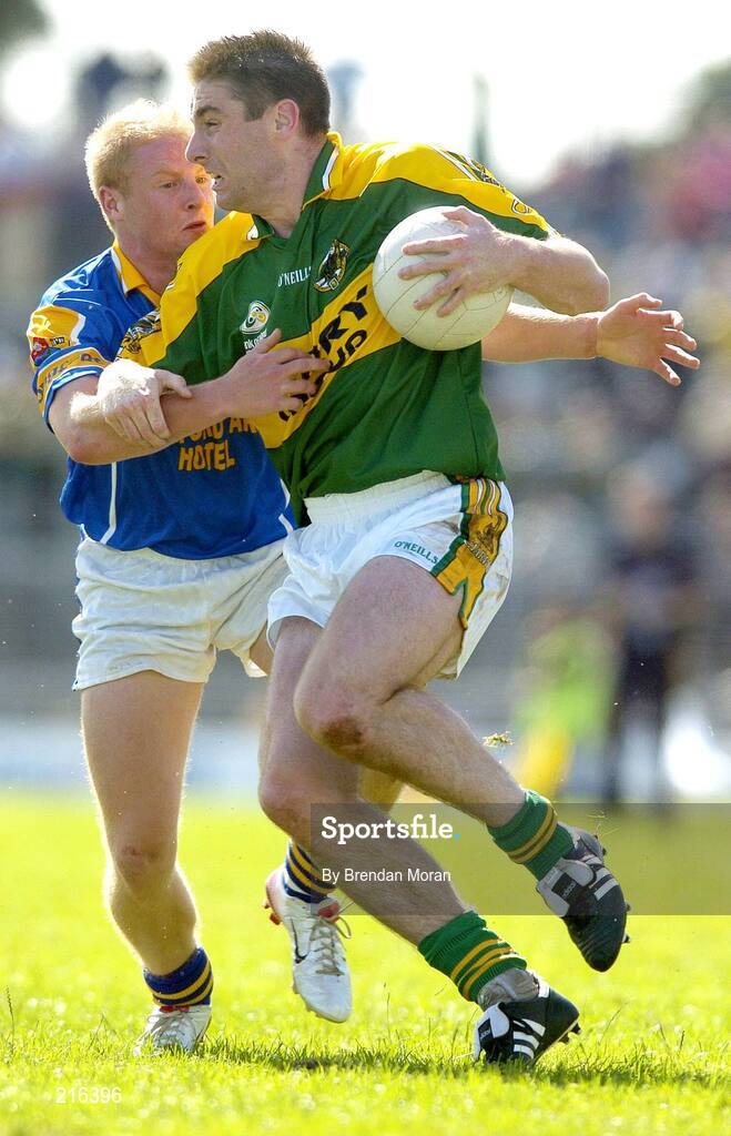 29 July 2006; Darragh O Se, Kerry, in action against Padraig Berry, Longford. Bank of Ireland All-Ireland Senior Football Championship Qualifier, Round 4, Kerry v Longford, Fitzgerald Stadium, Killarney, Co. Kerry. Picture credit; Brendan Moran / SPORTSFILE