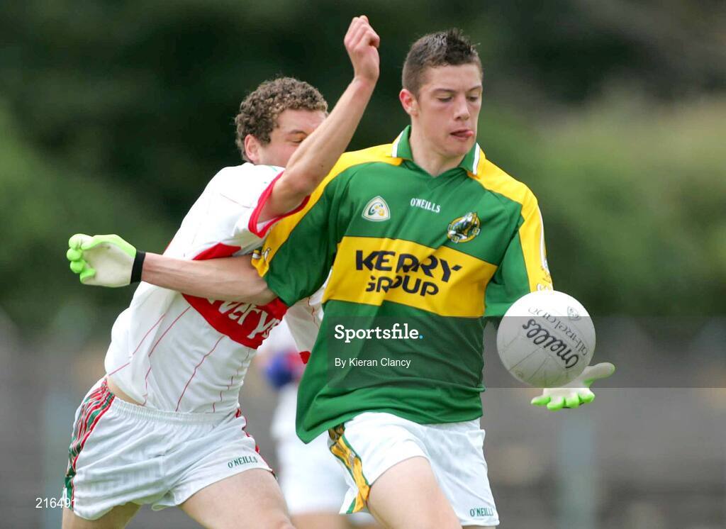 30 July 2006; David Moran, Kerry, in action against Tom Parsons, Mayo. ESB All-Ireland Minor Football Championship Quarter-Final, Kerry v Mayo, Cusack Park, Ennis, Co. Clare. Picture credit; Kieran Clancy / SPORTSFILE