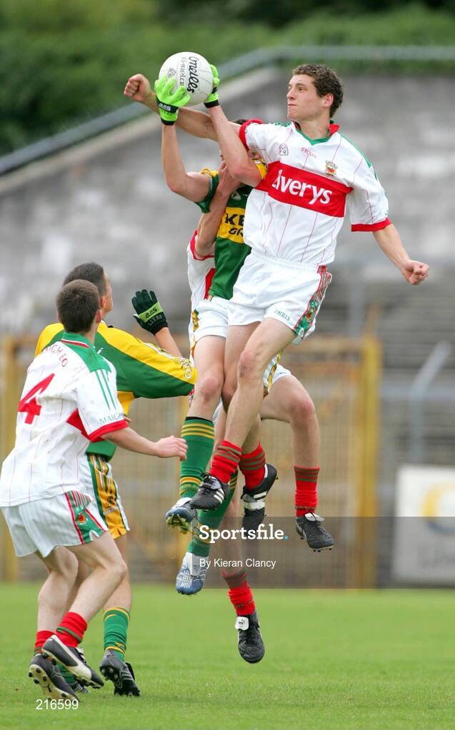 30 July 2006; Tom Parsons, Mayo, in action against David Moran, Kerry. ESB All-Ireland Minor Football Championship Quarter-Final, Kerry v Mayo, Cusack Park, Ennis, Co. Clare. Picture credit; Kieran Clancy / SPORTSFILE