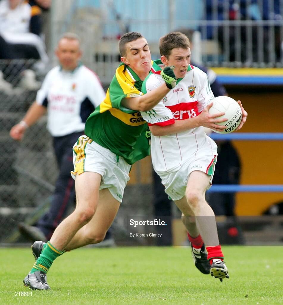 30 July 2006; Bryan Costello, Kerry, in action against Liam Lydon, Mayo. ESB All-Ireland Minor Football Championship Quarter-Final, Kerry v Mayo, Cusack Park, Ennis, Co. Clare. Picture credit; Kieran Clancy / SPORTSFILE