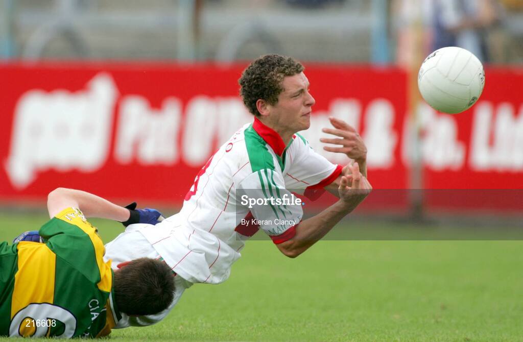 30 July 2006; Tom Parsons, Mayo, in action against Adrian Greaney, Kerry. ESB All-Ireland Minor Football Championship Quarter-Final, Kerry v Mayo, Cusack Park, Ennis, Co. Clare. Picture credit; Kieran Clancy / SPORTSFILE
