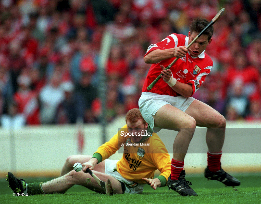 8 August 1999; Alan Browne of Cork in action against the Offaly goalkeeper Stephen Byrne during the Guinness All-Ireland Hurling Senior Championship Semi-Final match between Cork and Offaly at Croke Park in Dublin. Photo by Brendan Moran/Sportsfile