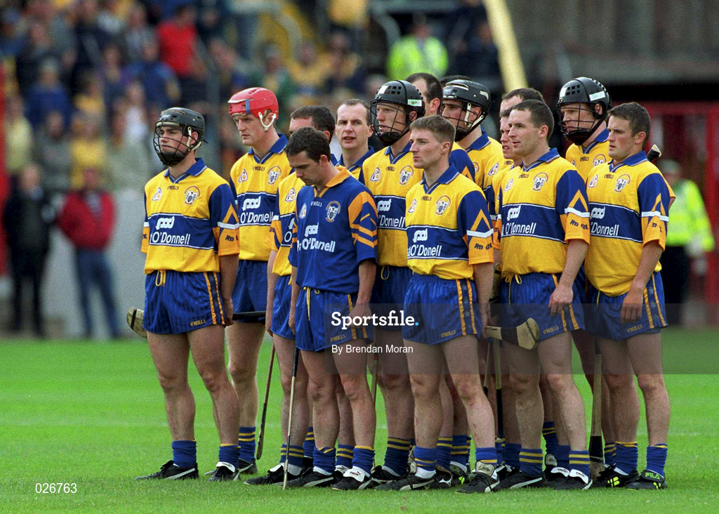 12 June 1999; Clare team stand for the playing of Amhrán na bhFiann ahead of the Munster Senior Hurling Championship Semi final Replay match between Clare v Tipperary at Páirc Uí Chaoimh in Cork. Photo by Brendan Moran/Sportsfile