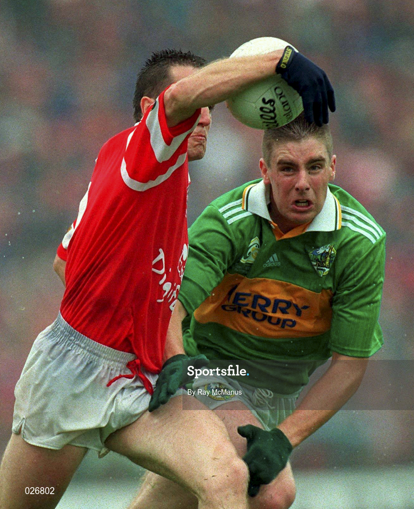 18 July 1999; Ciaran O'Sullivan of Cork in action against Dara O'Sé of Kerry during the Bank of Ireland Munster GAA Football Championship Final match between Cork and Kerry at Páirc Uí Chaoimh in Cork. Photo by Ray McManus/Sportsfile