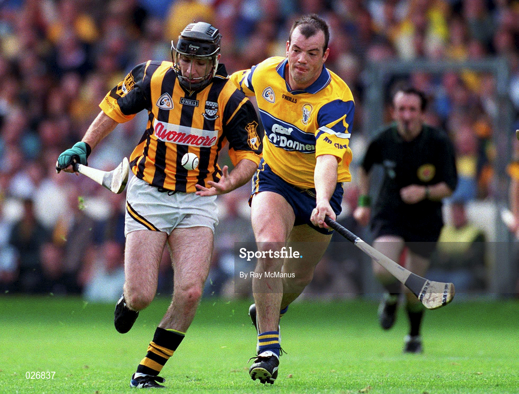 15 August 1999; DJ Carey of Kilkenny in action against Ollie Baker of Clare during the Guinness All-Ireland Senior Hurling Championship Semi-Final match between Kilkenny and Clare at Croke Park in Dublin. Photo by Ray McManus/Sportsfile