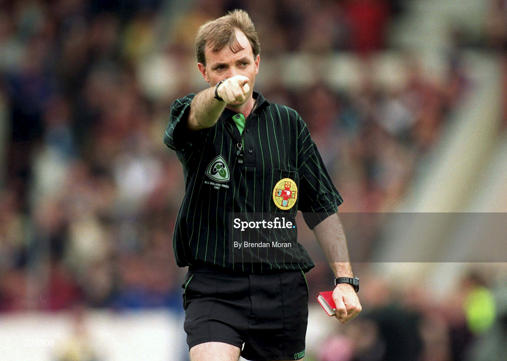 12 June 1999; Referee Dickie Murphy during the Munster Senior Hurling Championship Semi final Replay match between Clare v Tipperary at Páirc Uí Chaoimh in Cork. Photo by Brendan Moran/Sportsfile