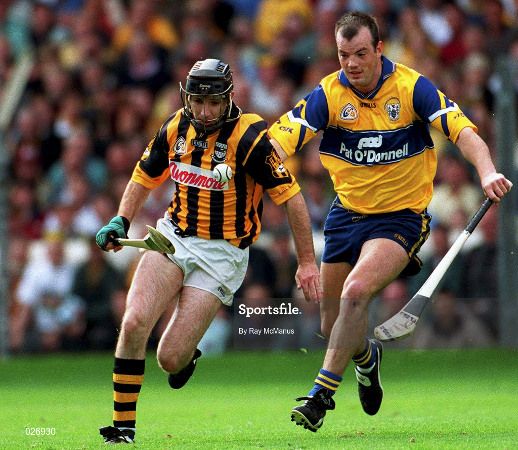 15 August 1999; DJ Carey of Kilkenny in action against Ollie Baker of Clare during the Guinness All-Ireland Senior Hurling Championship Semi-Final match between Kilkenny and Clare at Croke Park in Dublin. Photo by Ray McManus/Sportsfile