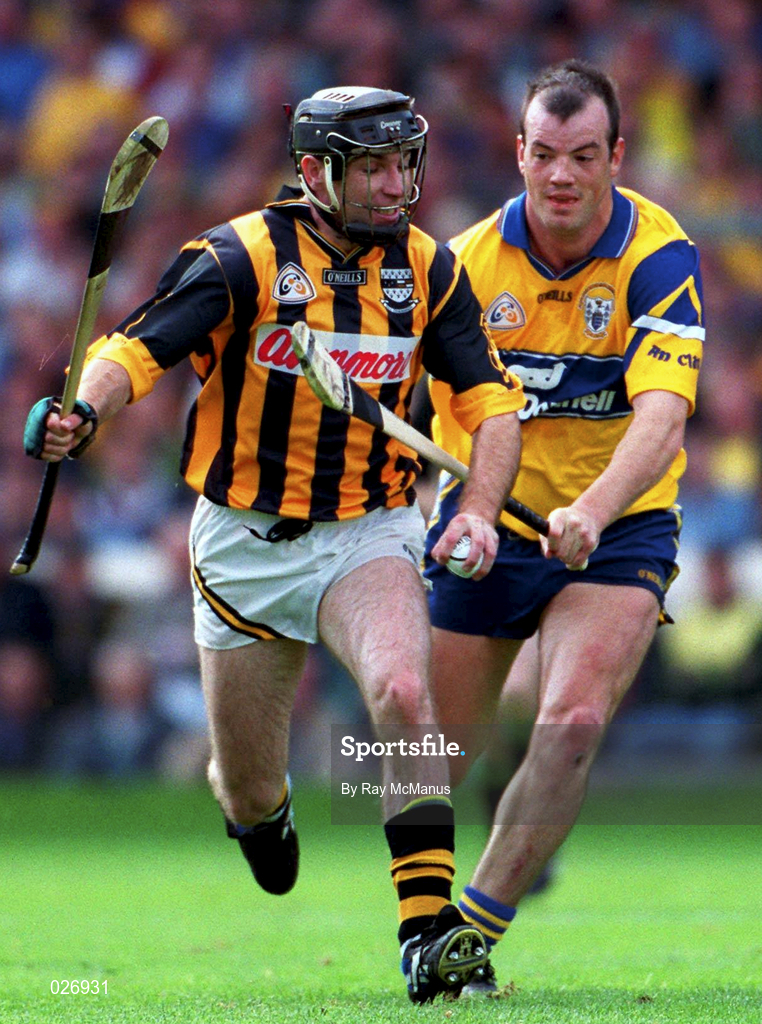 15 August 1999; DJ Carey of Kilkenny in action against Ollie Baker of Clare during the Guinness All-Ireland Senior Hurling Championship Semi-Final match between Kilkenny and Clare at Croke Park in Dublin. Photo by Ray McManus/Sportsfile