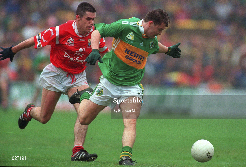 18 July 1999; Johnny McGlynn of Kerry in action against Martin Cronin of Cork during the Bank of Ireland Munster GAA Football Championship Final match between Cork and Kerry at Páirc Uí Chaoimh in Cork. Photo by Brendan Moran/Sportsfile