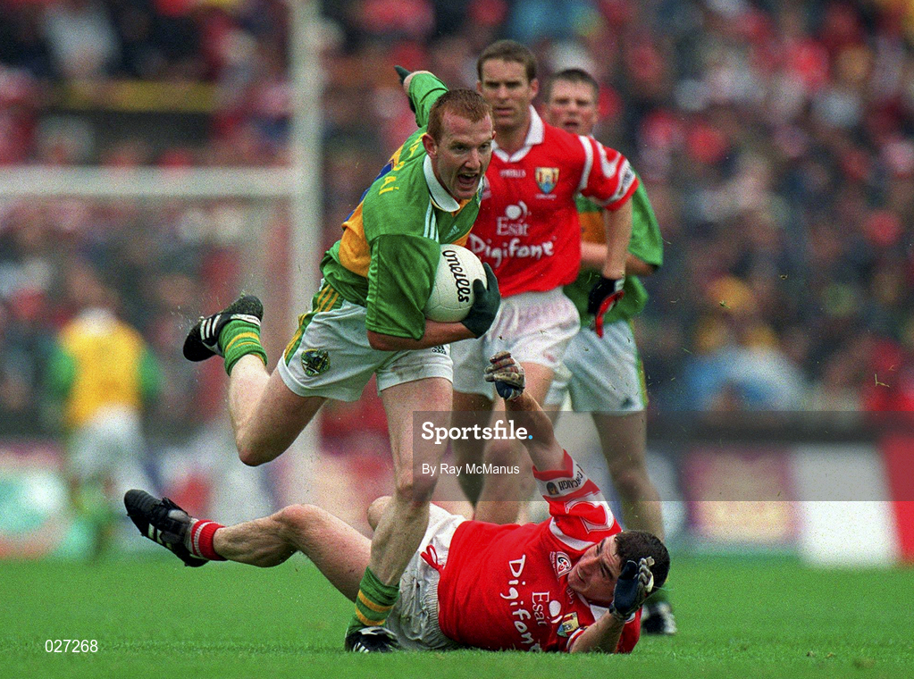 18 July 1999; Liam Hassett of Kerry in action against Eoin Sexton of Cork during the Bank of Ireland Munster GAA Football Championship Final match between Cork and Kerry at Páirc Uí Chaoimh in Cork. Photo by Ray McManus/Sportsfile