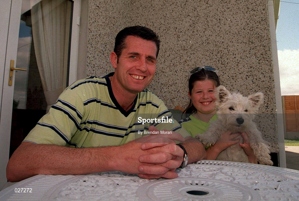 22 July 1999. Liam O'Brien pictured with his daughter Lauren and dog Chandler at his home in Kill, Kildare. Photo by Brendan Moran/Sportsfile