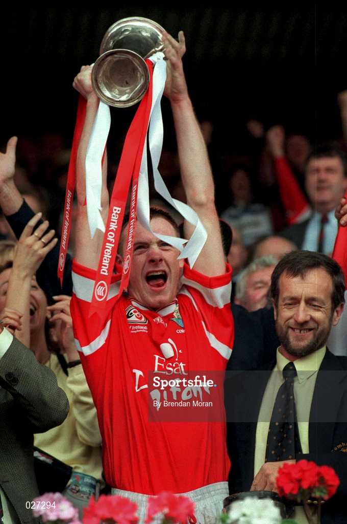 18 July 1999; Cork captain Philip Clifford lifts the cup after the game during the Bank of Ireland Munster GAA Football Championship Final match between Cork and Kerry at Páirc Uí Chaoimh in Cork. Photo by Brendan Moran/Sportsfile
