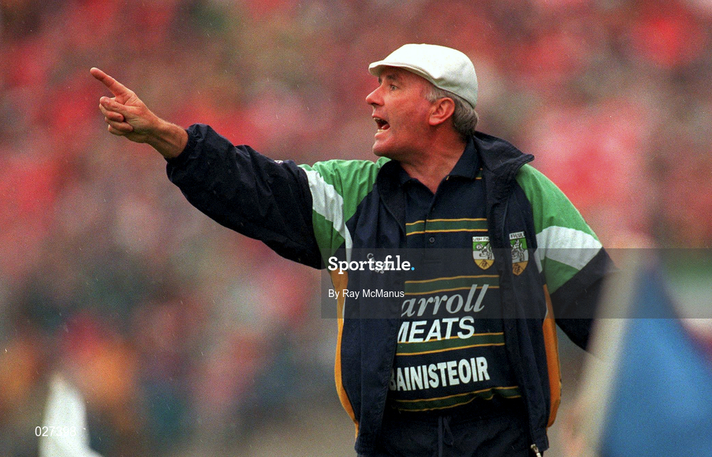 8 August 1999; Offaly manager Michael Bond during the Guinness All-Ireland Hurling Senior Championship Semi-Final match between Cork and Offaly at Croke Park in Dublin. Photo by Ray McManus/Sportsfile