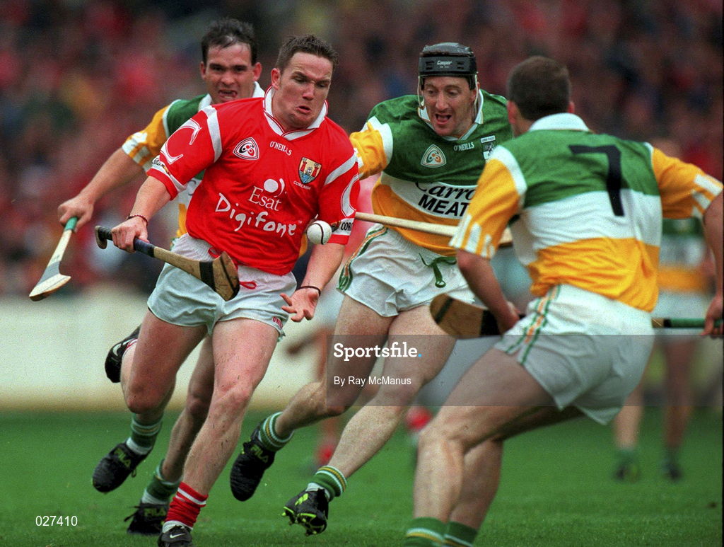 8 August 1999; Michael O'Connell of Cork in action against Brian Whelahan and Kevin Martin, 7, of Offaly during the Guinness All-Ireland Hurling Senior Championship Semi-Final match between Cork and Offaly at Croke Park in Dublin. Photo by Ray McManus/Sportsfile