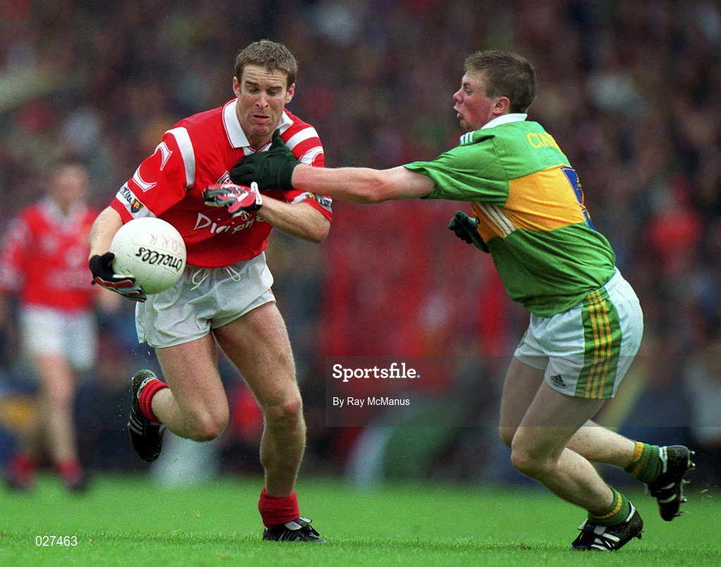 18 July 1999; Padraig O'Mahony of Cork in action against Tomás O'Sé of Kerry during the Bank of Ireland Munster GAA Football Championship Final match between Cork and Kerry at Páirc Uí Chaoimh in Cork. Photo by Ray McManus/Sportsfile