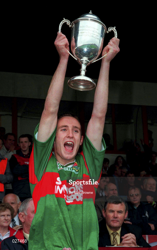 18 July 1999; Mayo captain Paraic Kelly lifting the cup following the Connacht Minor Football Championship Final match between Mayo and Galway at Tuam Stadium in Tuam, Galway. Photo by Matt Browne/Sportsfile
