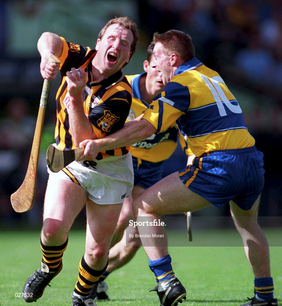15 August 1999; Willie O'Connor of Kilkenny in action against James O'Connor of Clare during the Guinness All-Ireland Senior Hurling Championship Semi-Final match between Kilkenny and Clare at Croke Park in Dublin. Photo by Brendan Moran/Sportsfile