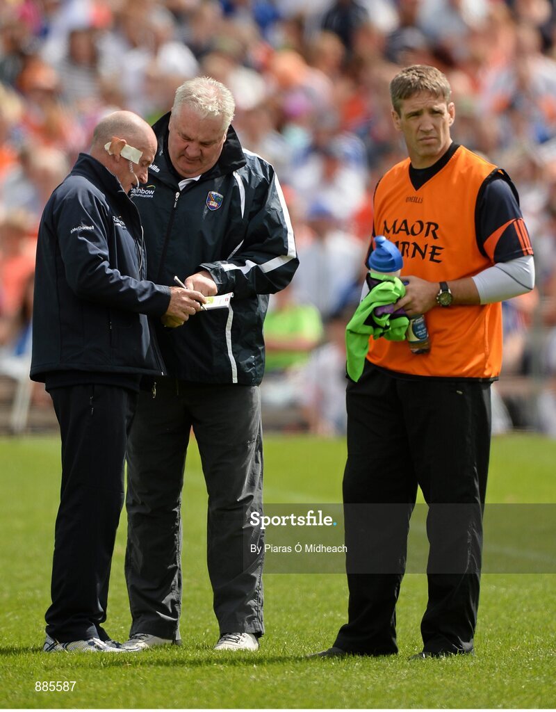 6 July 2014; Armagh manager Paul Grimley, centre, with members of the backroom team Peter McDonnell, left, and Kieran McGeeney. Ulster GAA Football Senior Championship, Semi-Final Replay, Armagh v Monaghan, St Tiernach's Park, Clones, Co. Monaghan. Picture credit: Piaras Ó Mídheach / SPORTSFILE