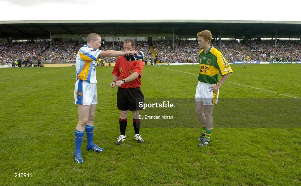 29 July 2006; Longford captain Damien Sheridan, having won the toss, elects to play against the wind against Kerry. Bank of Ireland All-Ireland Senior Football Championship Qualifier, Round 4, Kerry v Longford, Fitzgerald Stadium, Killarney, Co. Kerry. Picture credit; Brendan Moran / SPORTSFILE