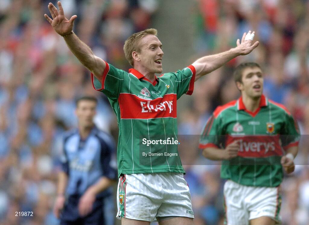 27 August 2006; David Heaney, Mayo, signals wide for a Mark Vaughan, Dublin, free kick in injury time. Bank of Ireland All-Ireland Senior Football Championship Semi-Final, Dublin v Mayo, Croke Park, Dublin. Picture credit; Damien Eagers / SPORTSFILE