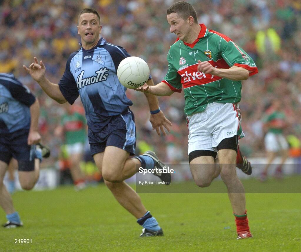 27 August 2006; Peadar Gardiner, Mayo, in action against Senan Connell, Dublin. Bank of Ireland All-Ireland Senior Football Championship Semi-Final, Dublin v Mayo, Croke Park, Dublin. Picture credit; Brian Lawless / SPORTSFILE