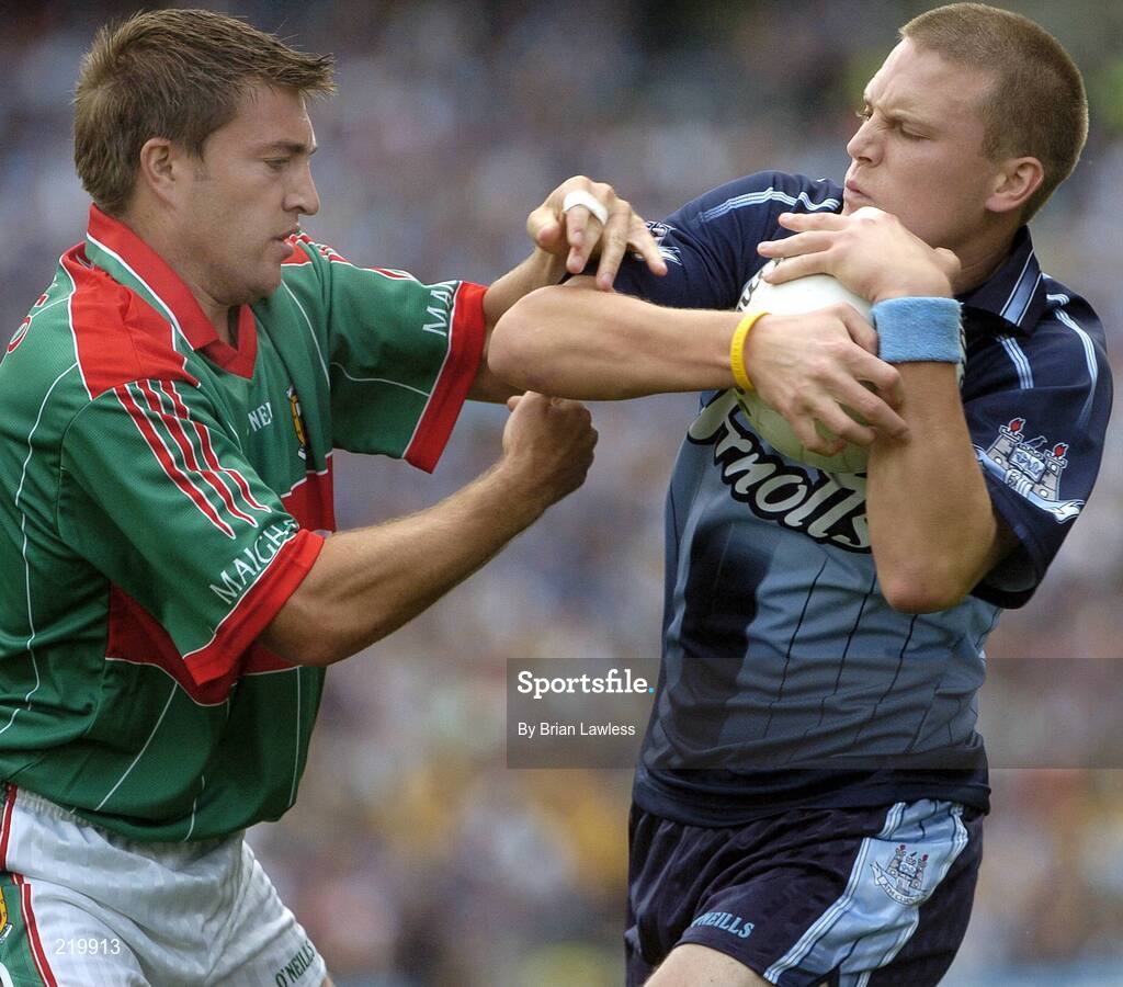 27 August 2006; Tomas Quinn, Dublin, in action against Dermot Geraghty, Mayo. Bank of Ireland All-Ireland Senior Football Championship Semi-Final, Dublin v Mayo, Croke Park, Dublin. Picture credit; Brian Lawless / SPORTSFILE