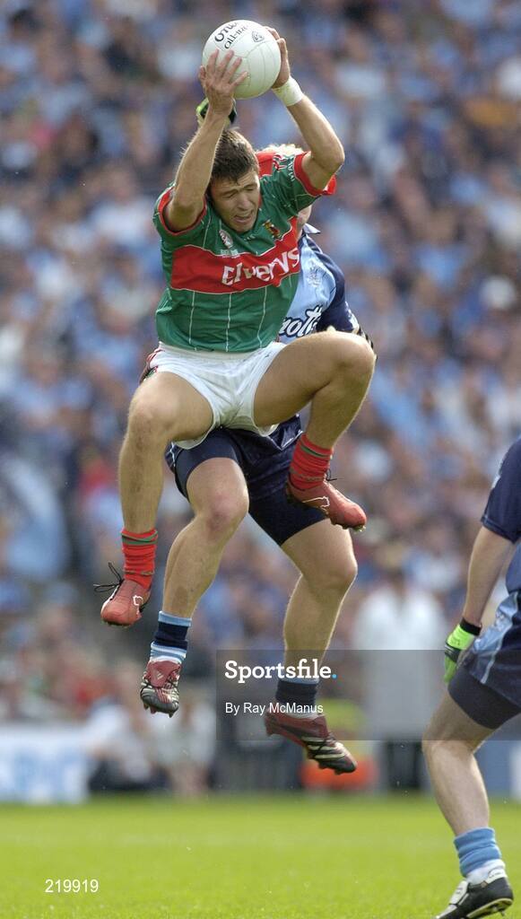 27 August 2006; Pat Harte, Mayo, wins possession ahead of Shane Ryan, Dublin. Bank of Ireland All-Ireland Senior Football Championship Semi-Final, Dublin v Mayo, Croke Park, Dublin. Picture credit; Ray McManus / SPORTSFILE