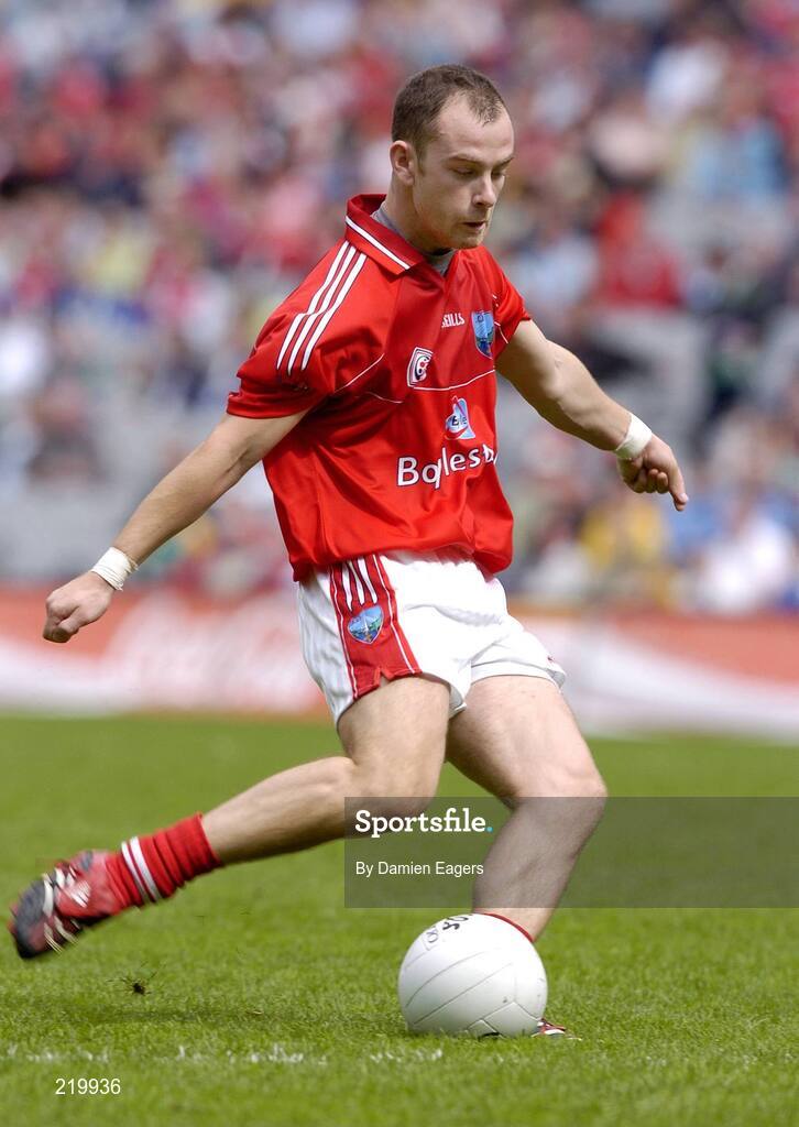27 August 2006; Darren Clarke, Louth, kicks a point. Tommy Murphy Cup Final, Louth v Leitrim, Croke Park, Dublin. Picture credit; Damien Eagers / SPORTSFILE