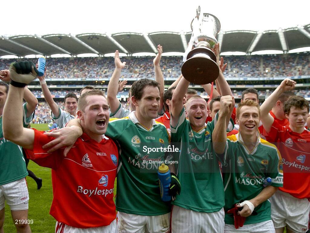 27 August 2006; Louth players celebrate with the Tommy Murphy cup. Tommy Murphy Cup Final, Louth v Leitrim, Croke Park, Dublin. Picture credit; Damien Eagers / SPORTSFILE